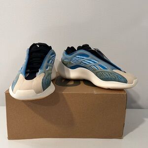 adidas Yeezy 700 V3 Arzareth MSRP $130-$350 Sz 6.5 Men’s NWT with box.